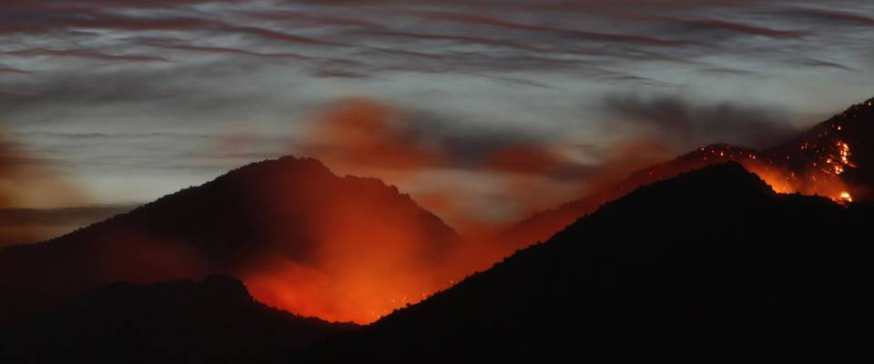 finger-rock-fire finger-rock-fire